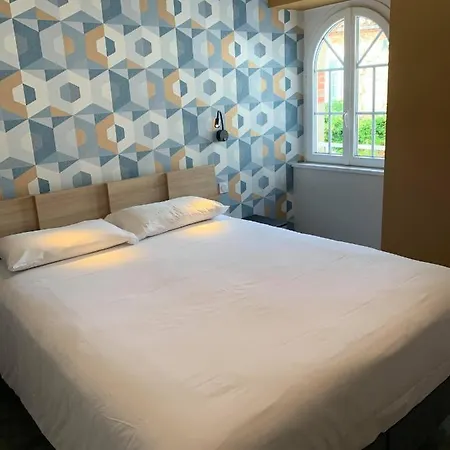 - Restaurant Les 3 Piliers Отель 3*