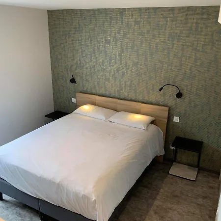 - Restaurant Les 3 Piliers Hotel