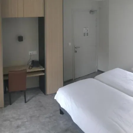 - Restaurant Les 3 Piliers 3*