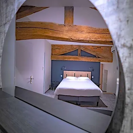 - Restaurant Les 3 Piliers 3*
