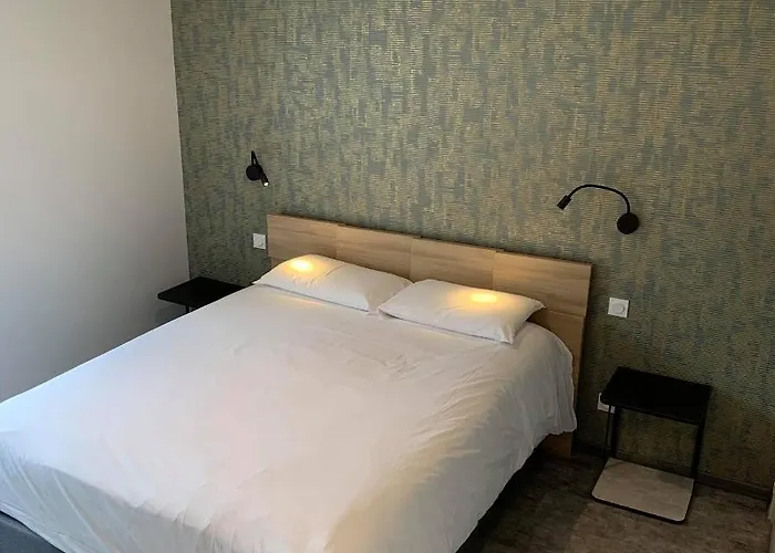 - Restaurant Les 3 Piliers Hotel